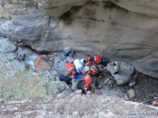 突发！一搭客陨落虎跳峡，当地回话